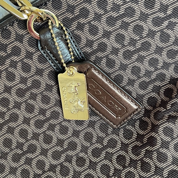 ✅Authentic ✅ New Coach canvas mahogany large handbag - Picture 4 of 9